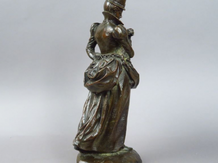 E. FREMIET. "Elégante au chiot". Sujet en bronze sculpté à patine brun