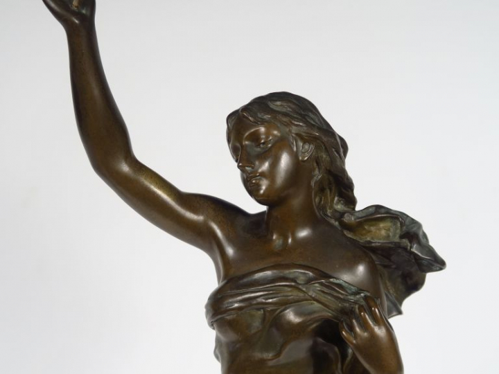 A. GAUDEZ. "Etoile du matin". Sujet en bronze sculpté à patine médaill