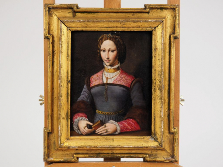 Ecole italienne XIXème. "Portrait de jeune femme". Huile sur panneau. 