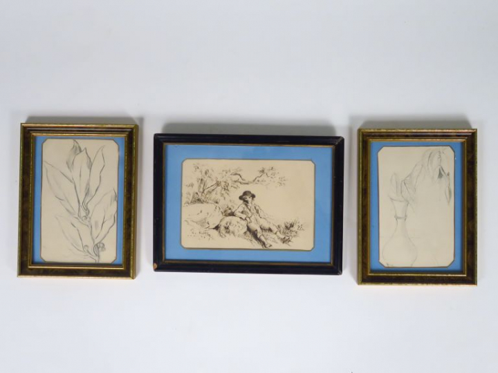 Ensemble de 13 dessins au crayon et à la plume et un carnet de croquis