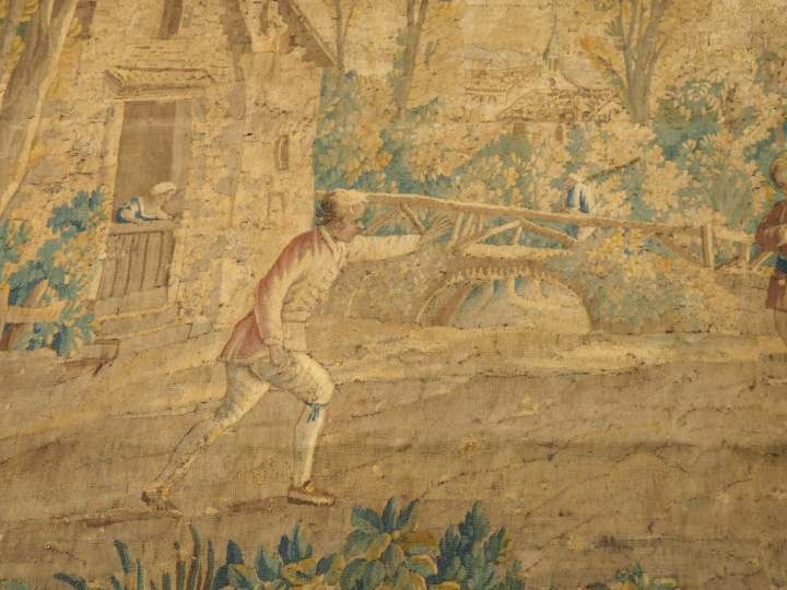 Tapisserie XVIIIème à décor d'enfants jouant devant une chaumière. Dim