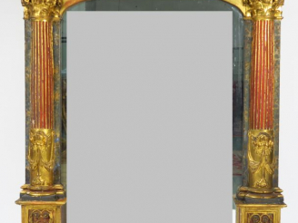 Vente aux enchères Glace XVIIème en bois polychrome, stuc doré et faux marbre à décor de 