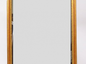 Vente aux enchères Glace Napoléon III en bois et stuc doré à décor de rinceaux, de fleurs