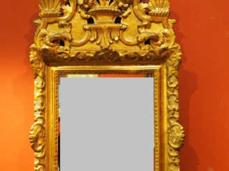 Vente aux enchères Miroir fin XVIIIème début XIXème en bois et sutc doré à décor de rince
