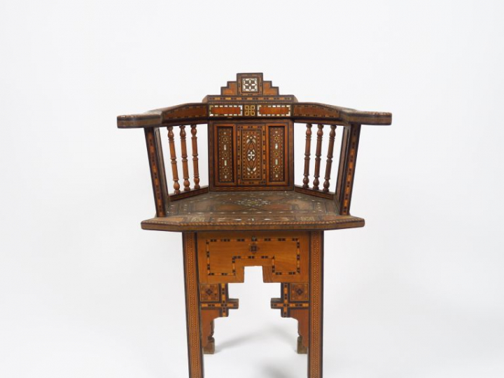 Fauteuil syrien 1900 en marqueterie.