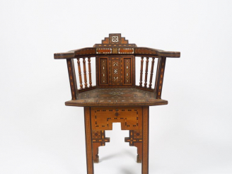 Vente aux enchères Fauteuil syrien 1900 en marqueterie.