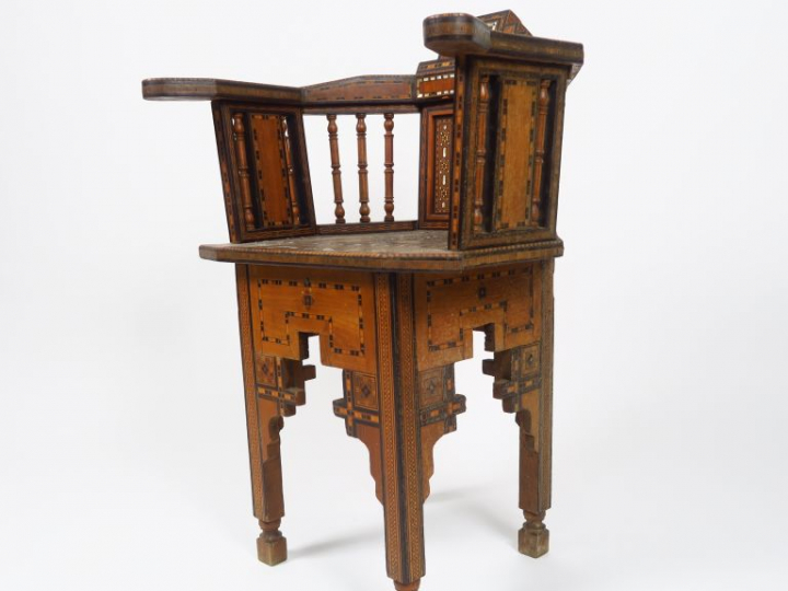 Fauteuil syrien 1900 en marqueterie.