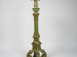 Vente aux enchères Sellette de style Louis XIV en bois sculpté et mouluré à décor de fleu