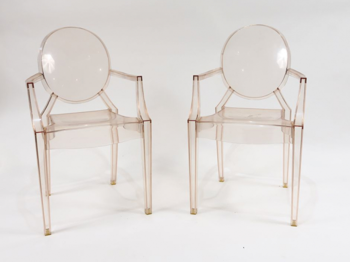 Philippe STARCK – KARTELL éditeur.  Paire de fauteuils modèle "Louis G