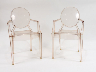 Vente aux enchères Philippe STARCK – KARTELL éditeur.  Paire de fauteuils modèle "Louis G