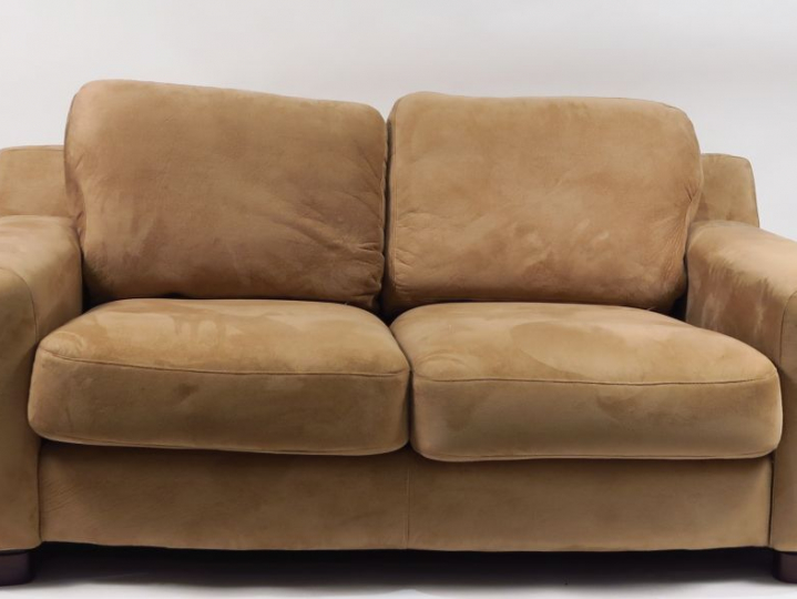 Canapé en velours beige. (bel état)