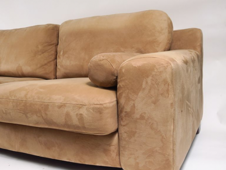 Canapé en velours beige. (bel état)