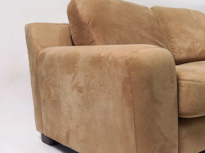 Canapé en velours beige. (bel état)