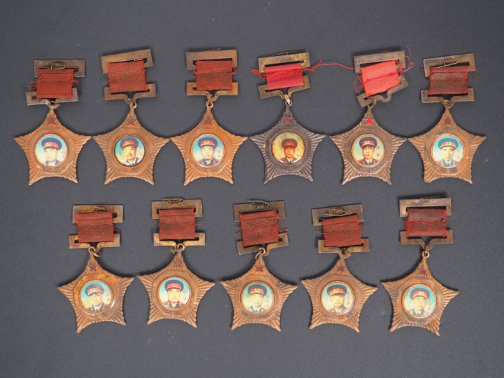 Ensemble de 11 médailles souvenirs de maréchaux de la République popul