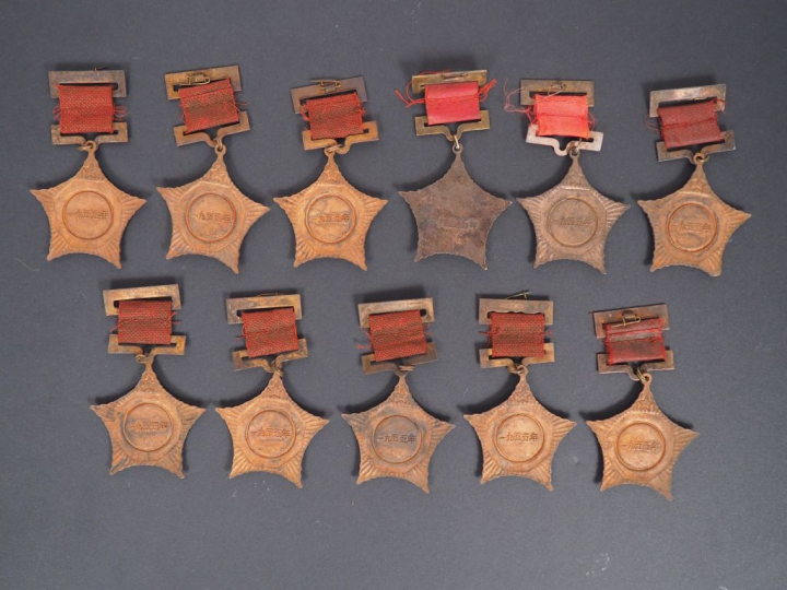 Ensemble de 11 médailles souvenirs de maréchaux de la République popul