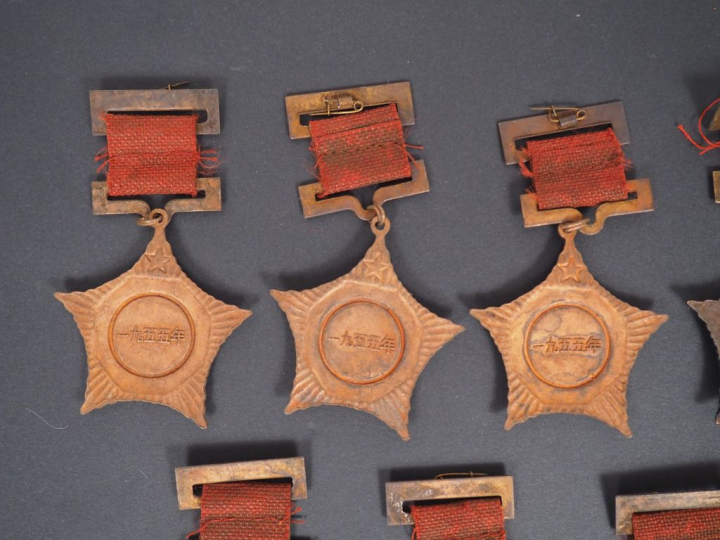 Ensemble de 11 médailles souvenirs de maréchaux de la République popul