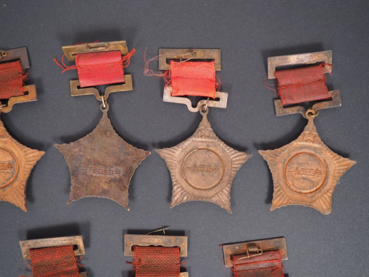 Ensemble de 11 médailles souvenirs de maréchaux de la République popul