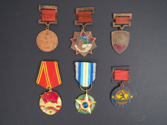 Vente aux enchères Ensemble de six médailles dont une célébrant l'amitié sino-soviétique.