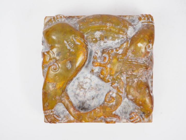 Sceau en serpentine, à décor d'un dragon lové et de masques de Taotie.