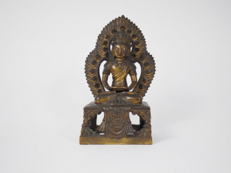 Vente aux enchères Statuette en bronze doré représentant Amitayus assis en méditation sur