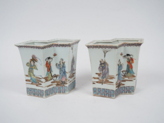 Vente aux enchères Paire de jardinières de forme octogonale en porcelaine, à décor en éma