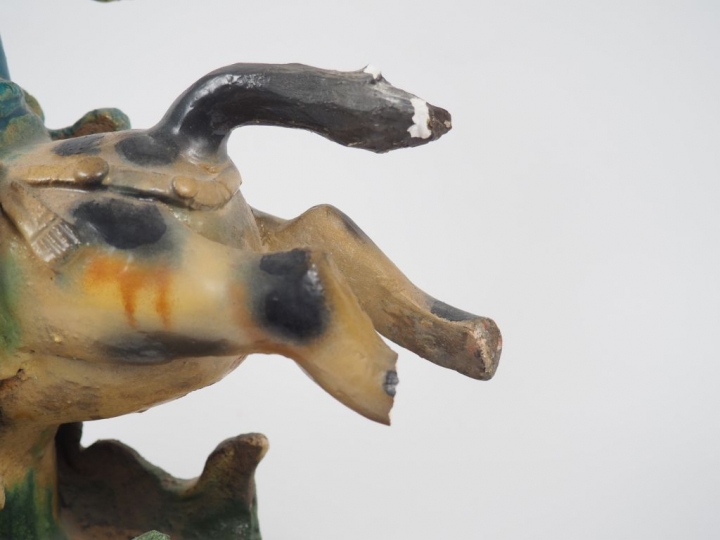 Epi de faitage en céramique émaillée wucaï, représentant un guerrier e