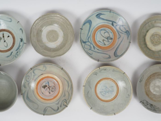 Vente aux enchères Ensemble comprenant des plats en porcelaine de Swatow. On y joint des 