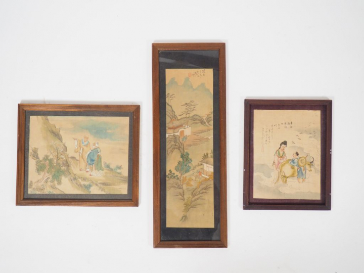 Ensemble de trois peintures sur soie représentant un bouvier accompagn