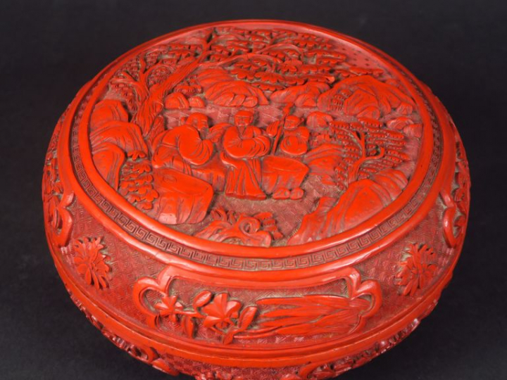 Chine, fin de l'époque Qing, Boite circulaire couverte en laque de cin