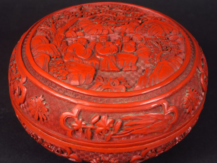 Chine, fin de l'époque Qing, Boite circulaire couverte en laque de cin