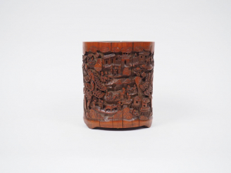 Vente aux enchères Porte-pinceaux en bambou finement sculpté de scène d'un village lacust