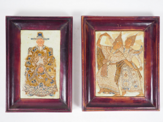 Vente aux enchères Deux panneaux en céramique émaillée polychrome à décor d'une danseuse 