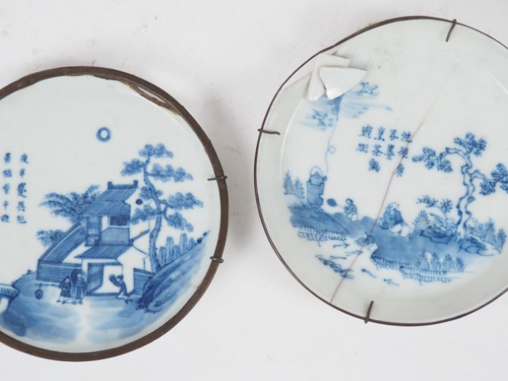 Deux coupes en porcelaine bleu  blanc de Hué, à décor d'un paysage ani