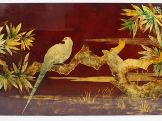 Vente aux enchères Grand panneau en laque, représentant un faisan branché. Travail polych