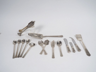 Vente aux enchères Ensemble de couverts en argent : pelle à tarte, pince à sucre, couteau