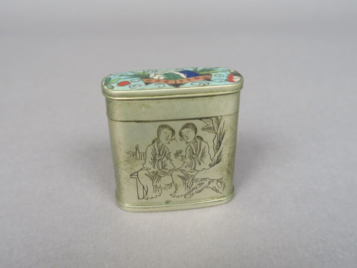 Ensemble comprenant : une boite à opium, une petite boite rectangulair