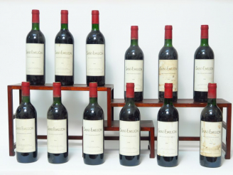 Vente aux enchères 12 BOUTEILLES ST EMILION HERITIERS FOURCAUD LAUSSAC -1986 - BG à LB