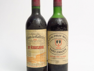 Vente aux enchères 2 BOUTEILLES GCC ST EMILION : 1 CHÂTEAU CANON LA GAFFELIERE 1969 - 1 C