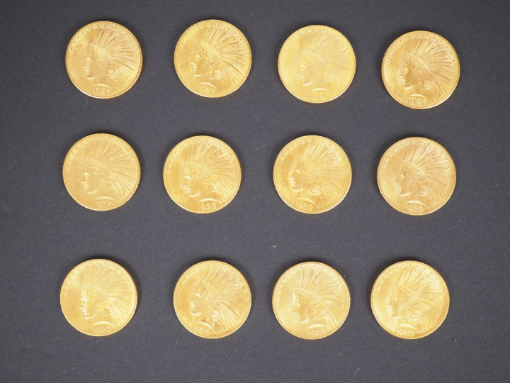 Lot comprenant douze pièces de 10 Dollars or, 1914 (x1), 1926 (x4), 19