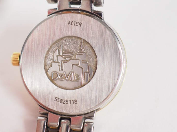 OMEGA. Montre de dame, modèle "de ville", boitier en acier. Bracelet s