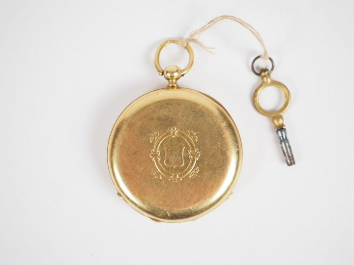 Montre de gousset en or jaune. Le revers à décor d'un cartouche. Cadra