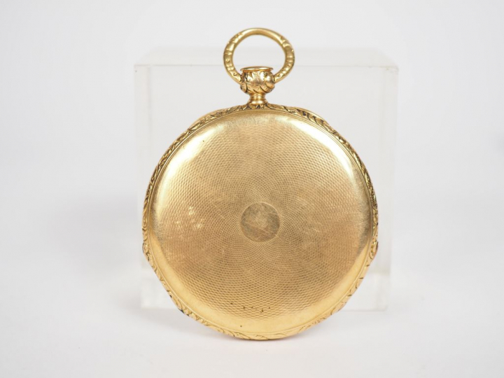 Montre de gousset en or jaune, les bords à décor de rinceaux feuillagé