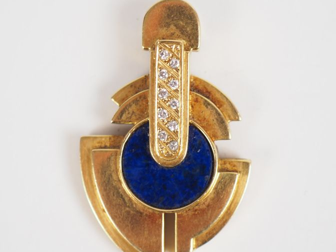 Pendentif de style Art déco en or jaune, lapis-lazuli et diamants. Poi