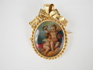 Vente aux enchères Broche de style Louis XVI en or jaune, ornée en son centre d'une minia