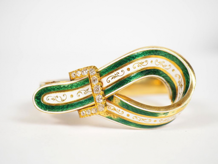 Bracelet Napoléon III en or jaune, émail blanc et vert en forme de rub