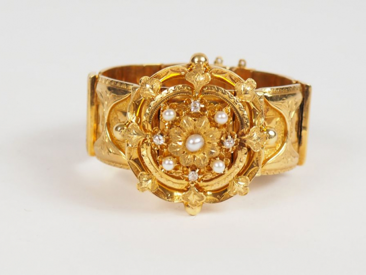 Bracelet transformable Napoléon III en or jaune, roses et perles, mail