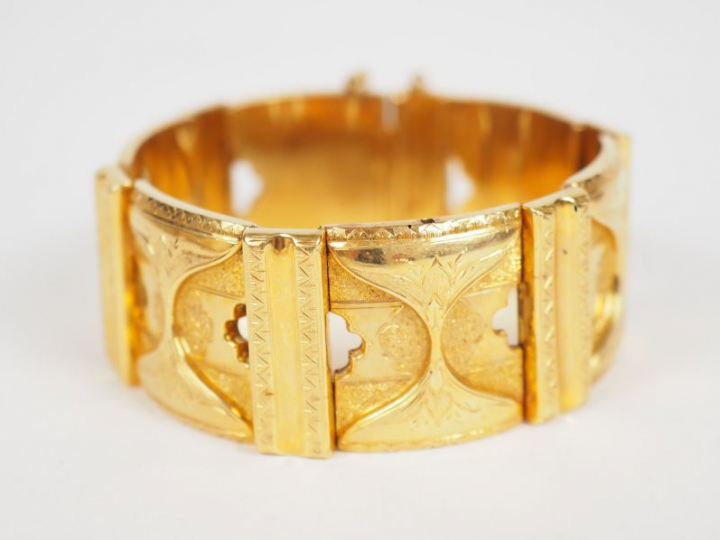 Bracelet transformable Napoléon III en or jaune, roses et perles, mail