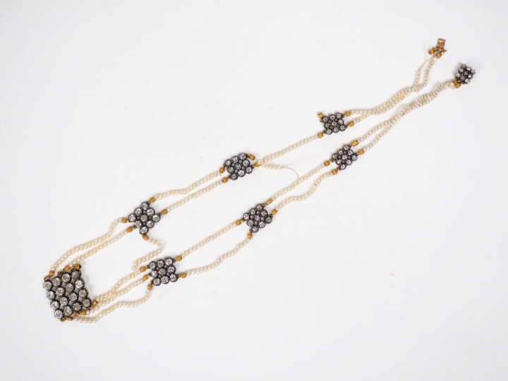 Collier de perles Napoléon III deux et trois rangs alternés de médaill