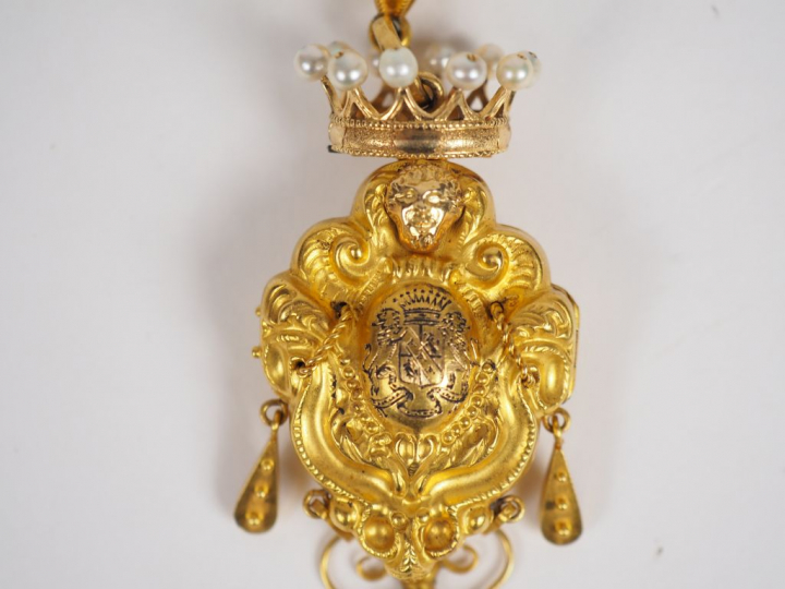 Pendentif porte-photo Napoléon III de style Louis XVI en or jaune, per