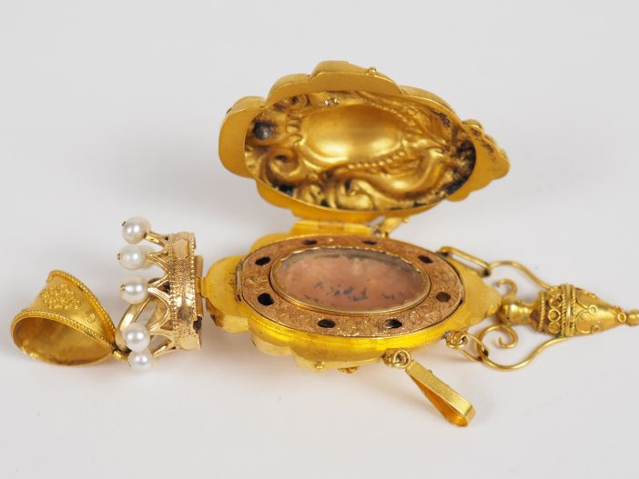 Pendentif porte-photo Napoléon III de style Louis XVI en or jaune, per
